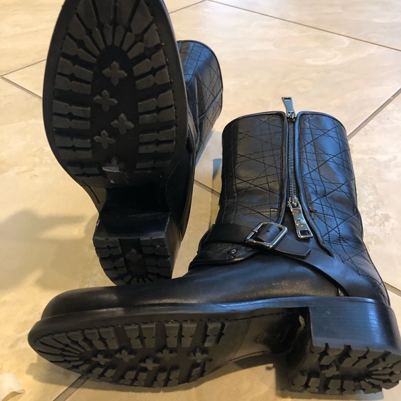 CHRISTIAN DIOR
Black Cannage Quilted Leather Boots Size 37 - Picture 6 of 7